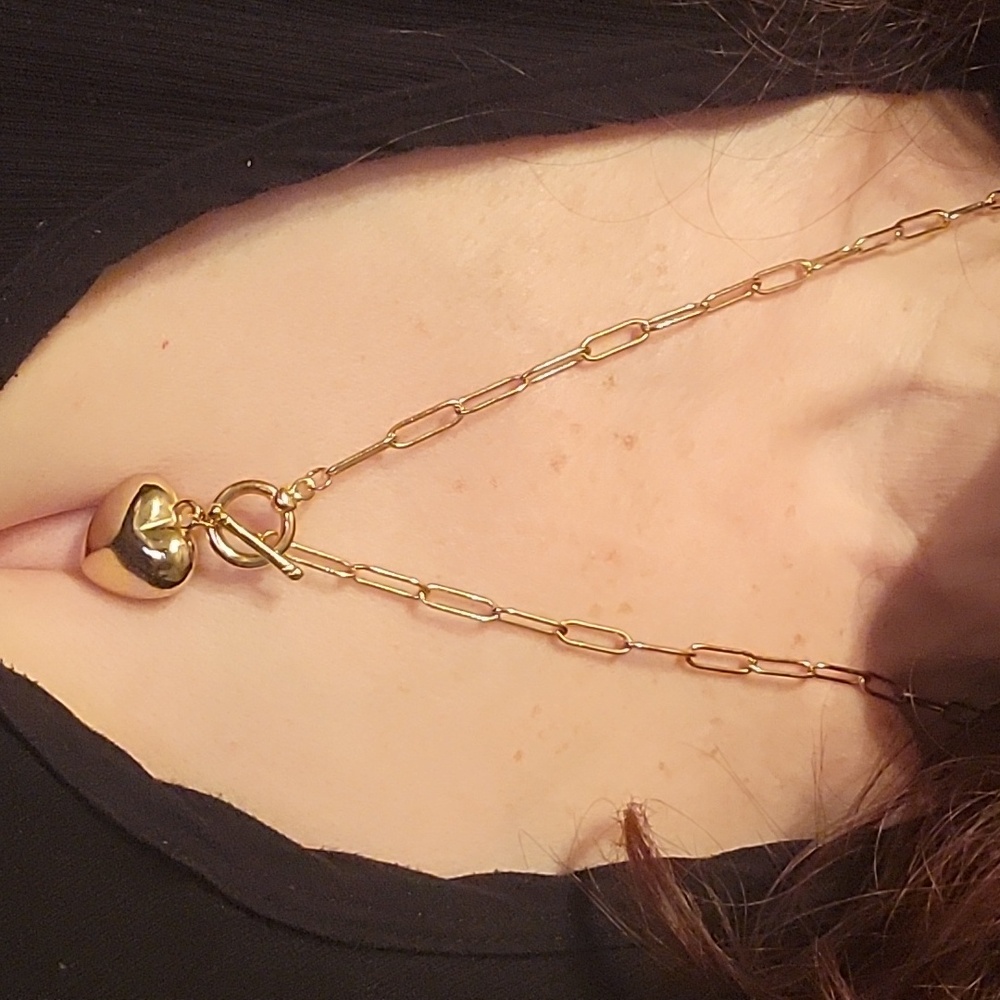 Gold tone heart toggle necklace